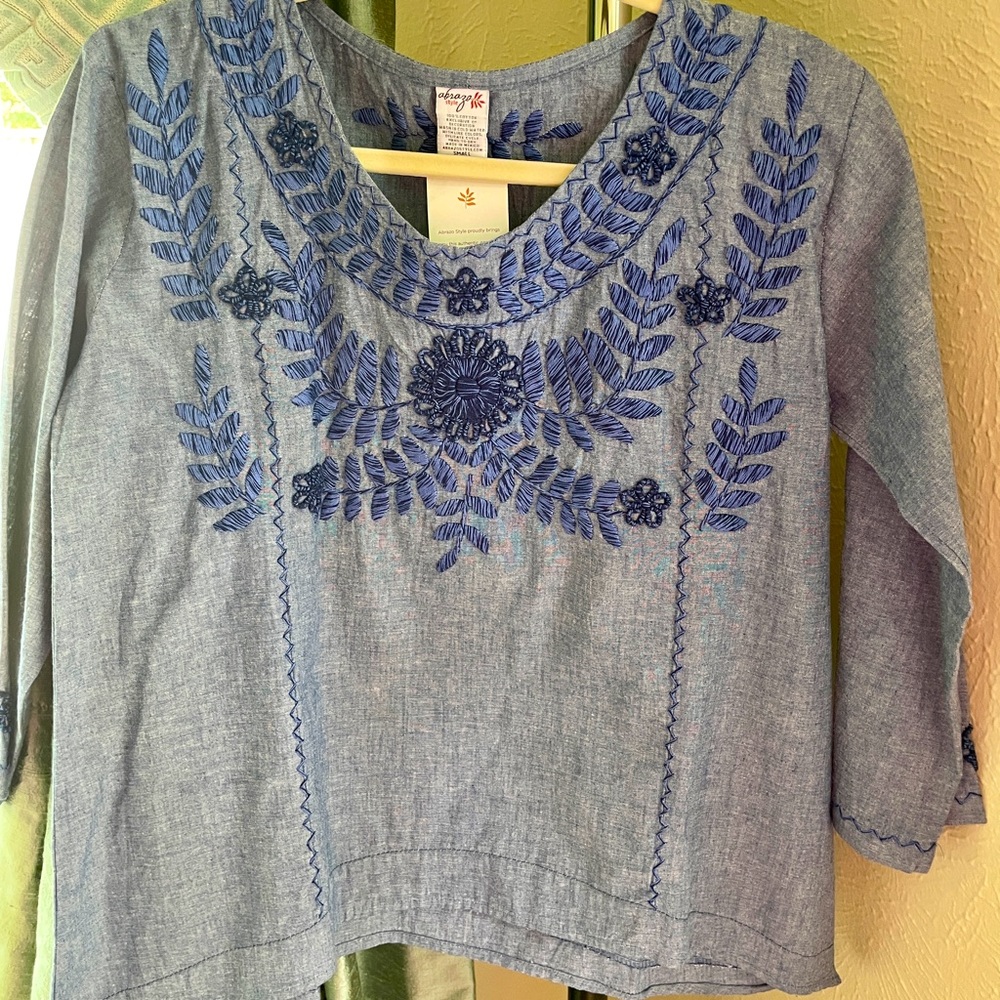 Abrazo Embroidered Top-Size Small